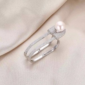 Дамски сребърен пръстен APM Monaco A16110XPL